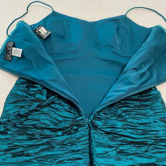 NWT Alex Evening Fitted Satin Ruched Crinkle Mini Dress size 12 - Picture 3 of 12